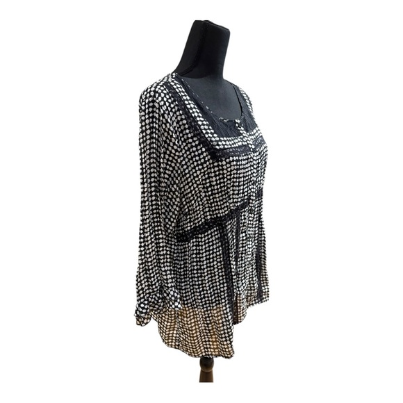 Black and White Women's Top - Picture 2 of 5